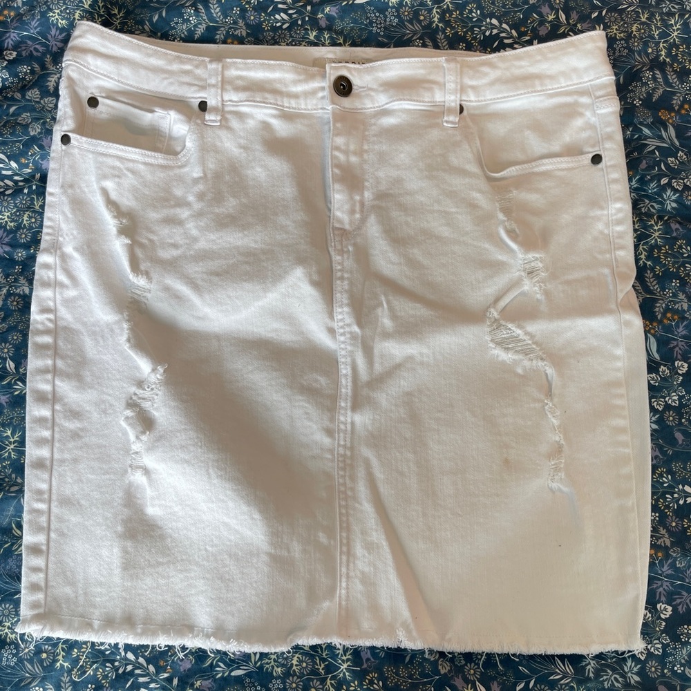 Torrid distressed white jean skirt